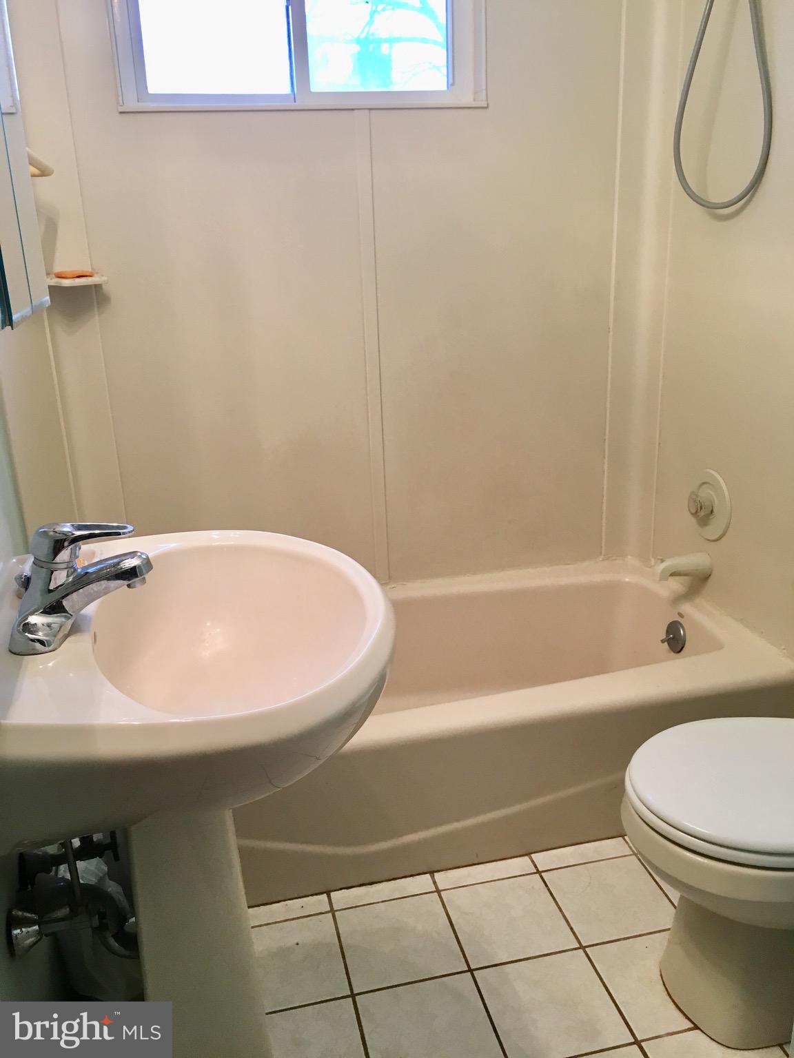 711 Bennington Road Folcroft, PA 19032 - Photo 8 of 13 Bath
