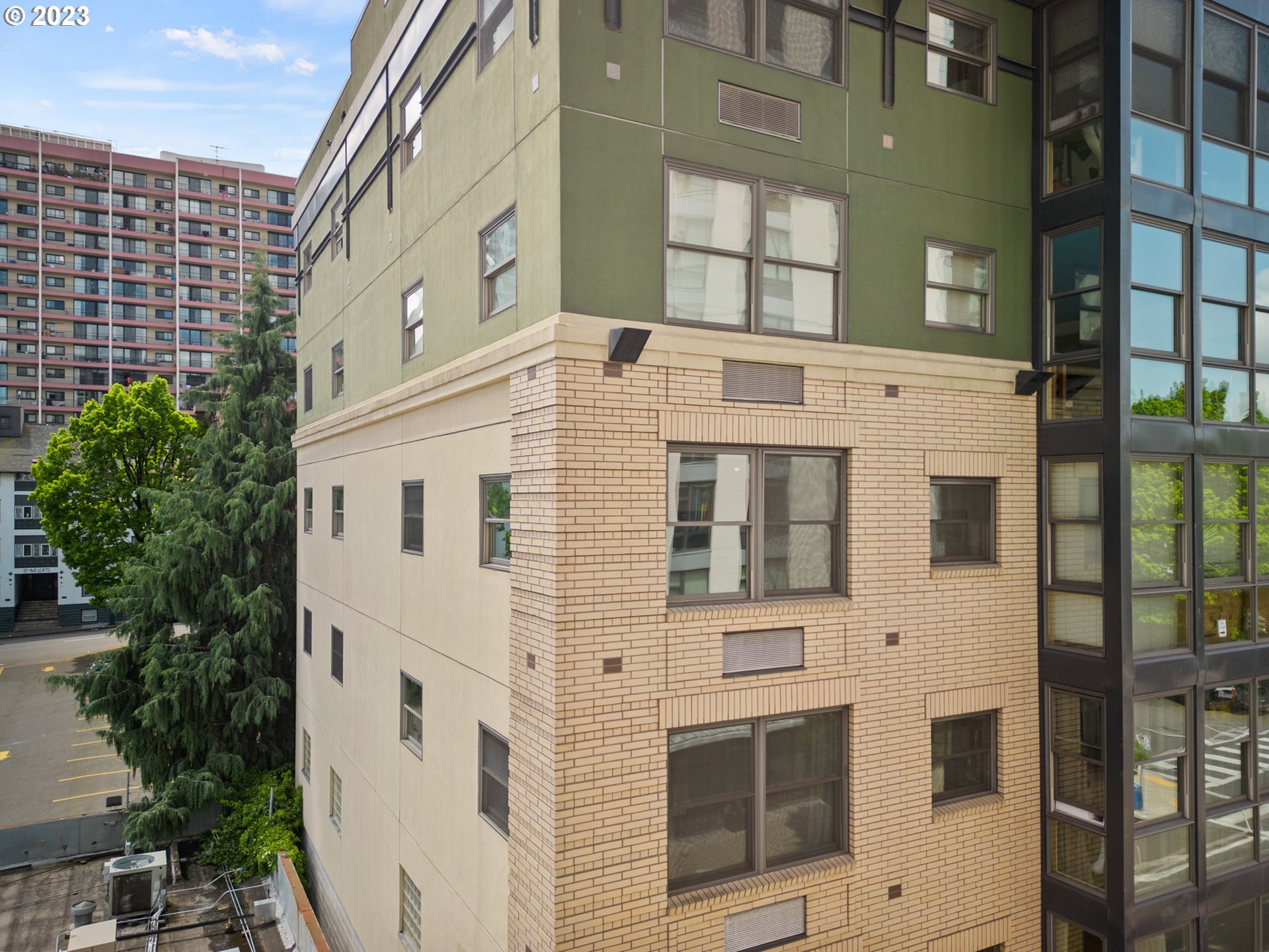 1134 Southwest Jefferson Street, Unit 405 Portland, OR 97201 - Photo 25 of 28 a front view of a building
