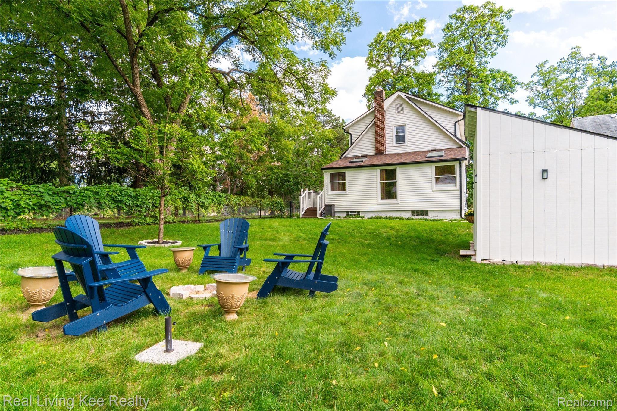 902 Fairview Avenue Rochester, MI 48307 - Photo 17 of 74 Exteriors (14 of 20).jpg