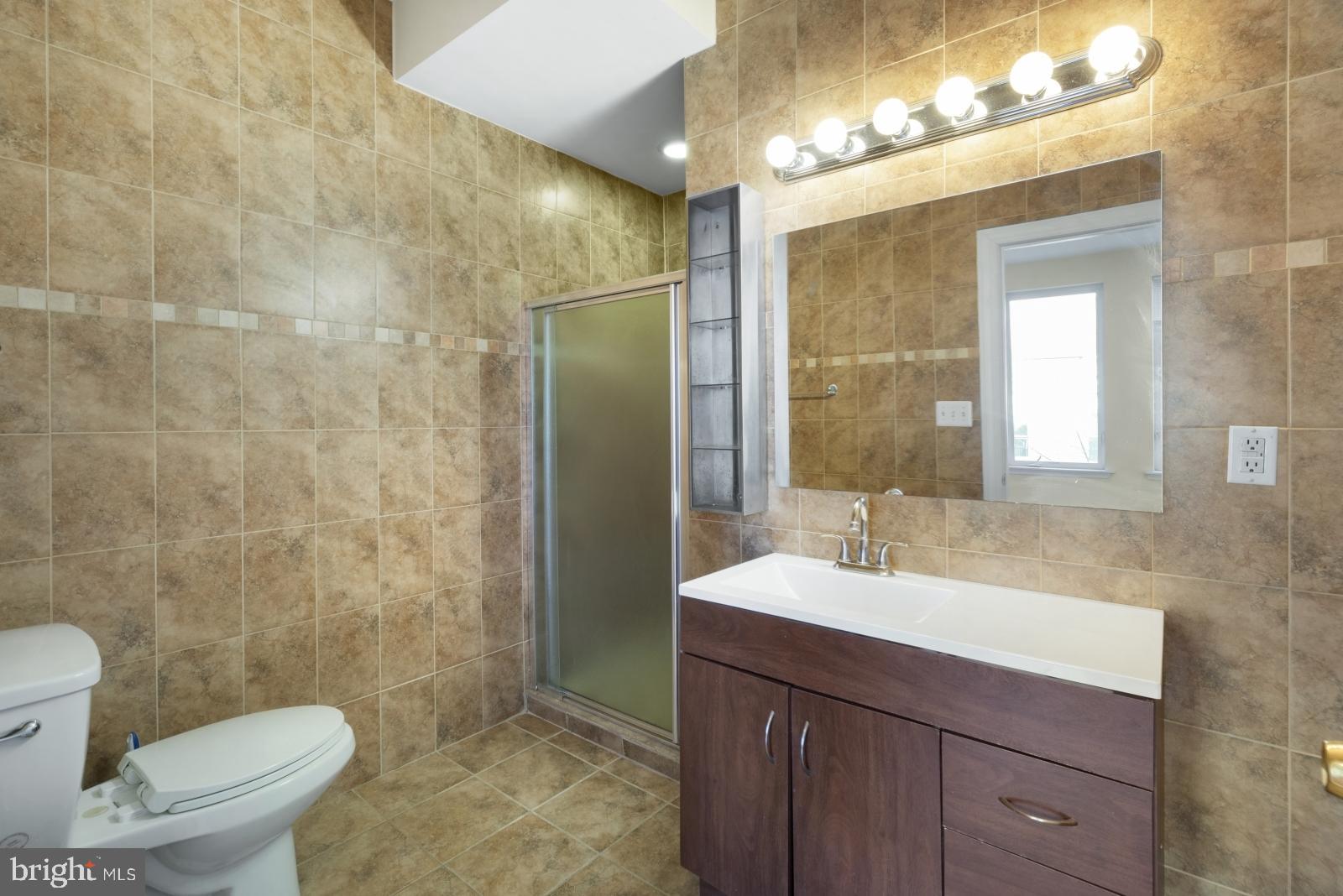 2005 Carpenter Street, Unit A Philadelphia, PA 19146 - Photo 17 of 36