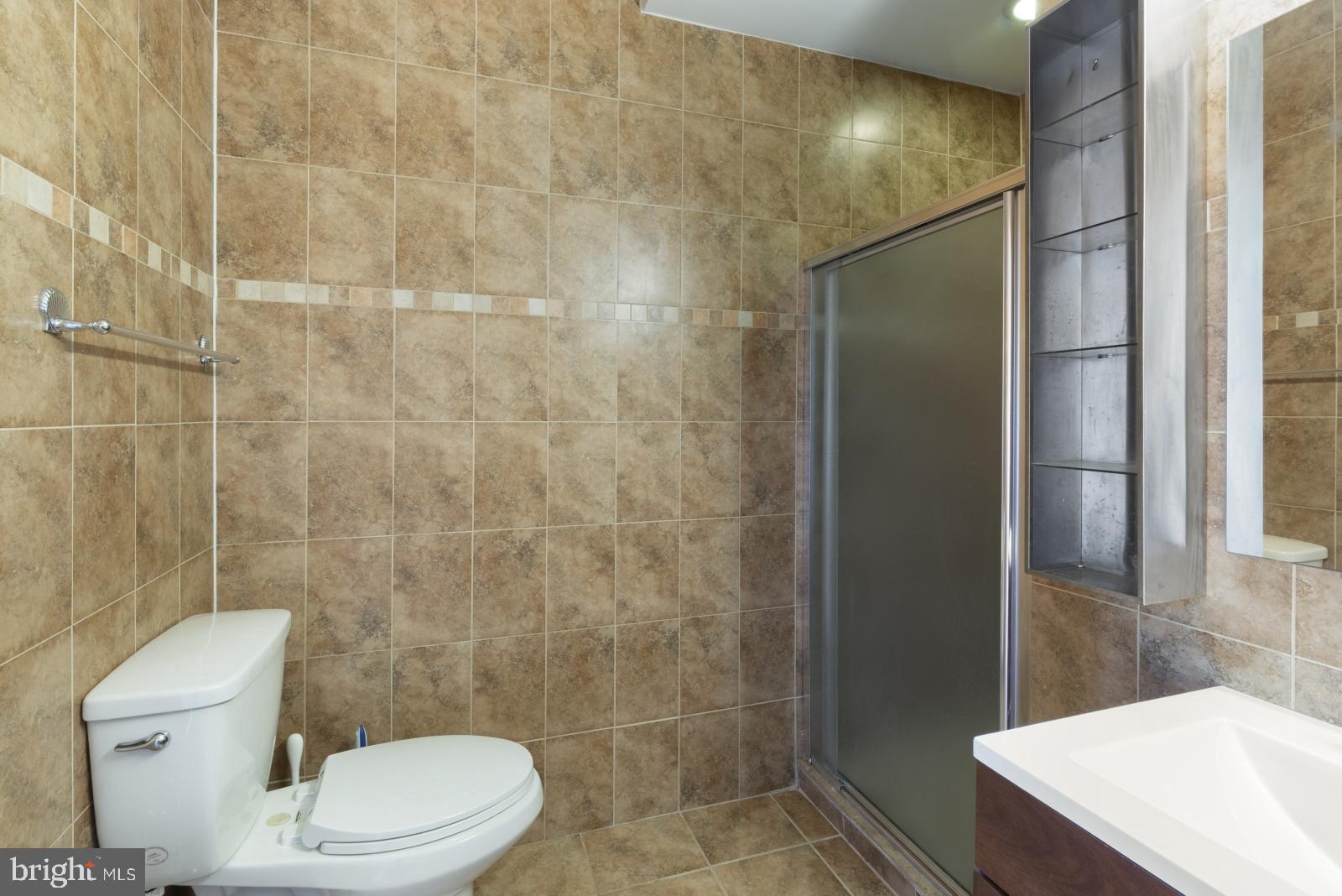 2005 Carpenter Street, Unit A Philadelphia, PA 19146 - Photo 18 of 36
