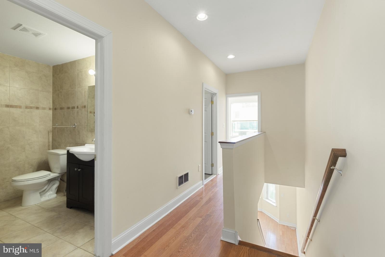2005 Carpenter Street, Unit A Philadelphia, PA 19146 - Photo 20 of 36