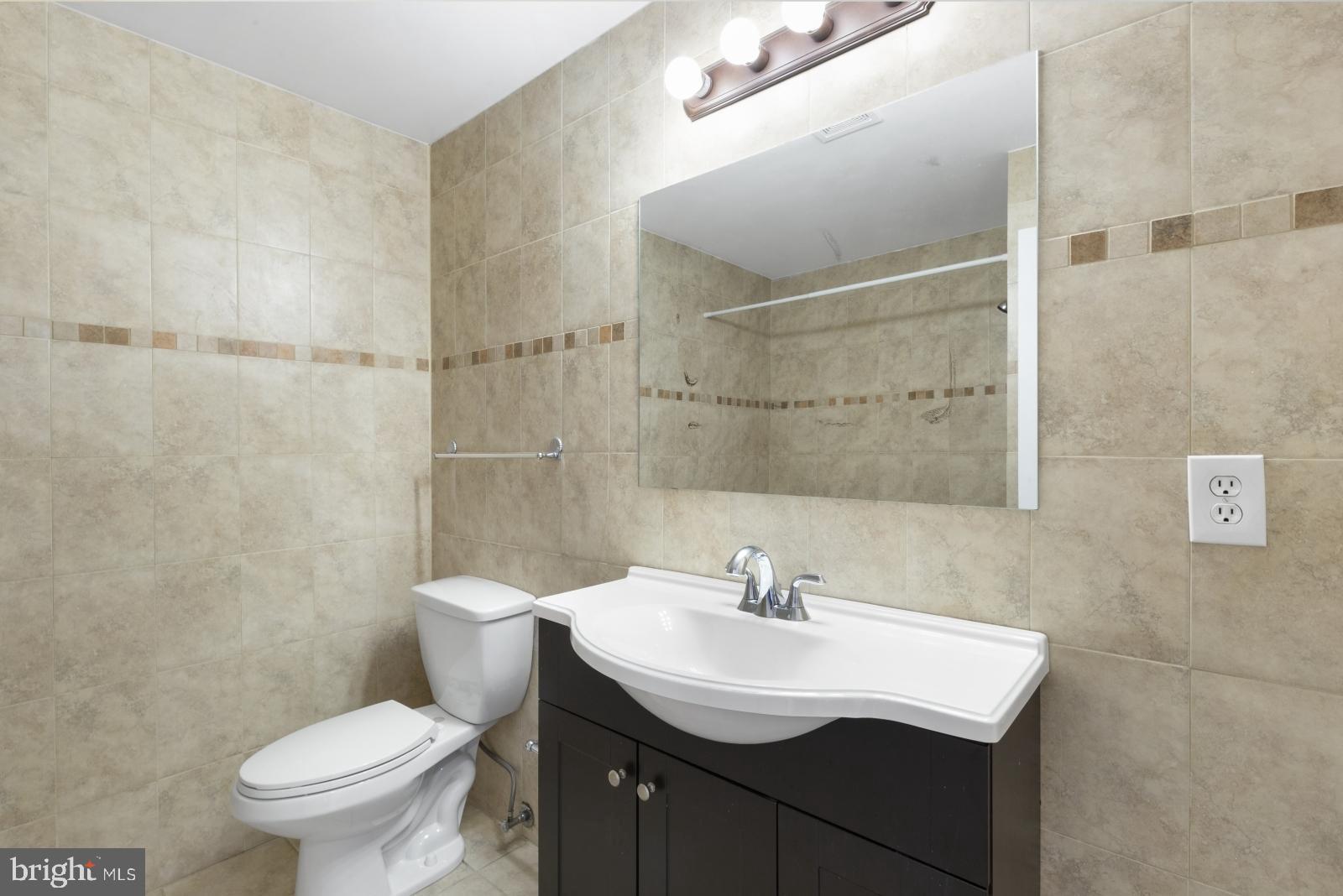 2005 Carpenter Street, Unit A Philadelphia, PA 19146 - Photo 26 of 36