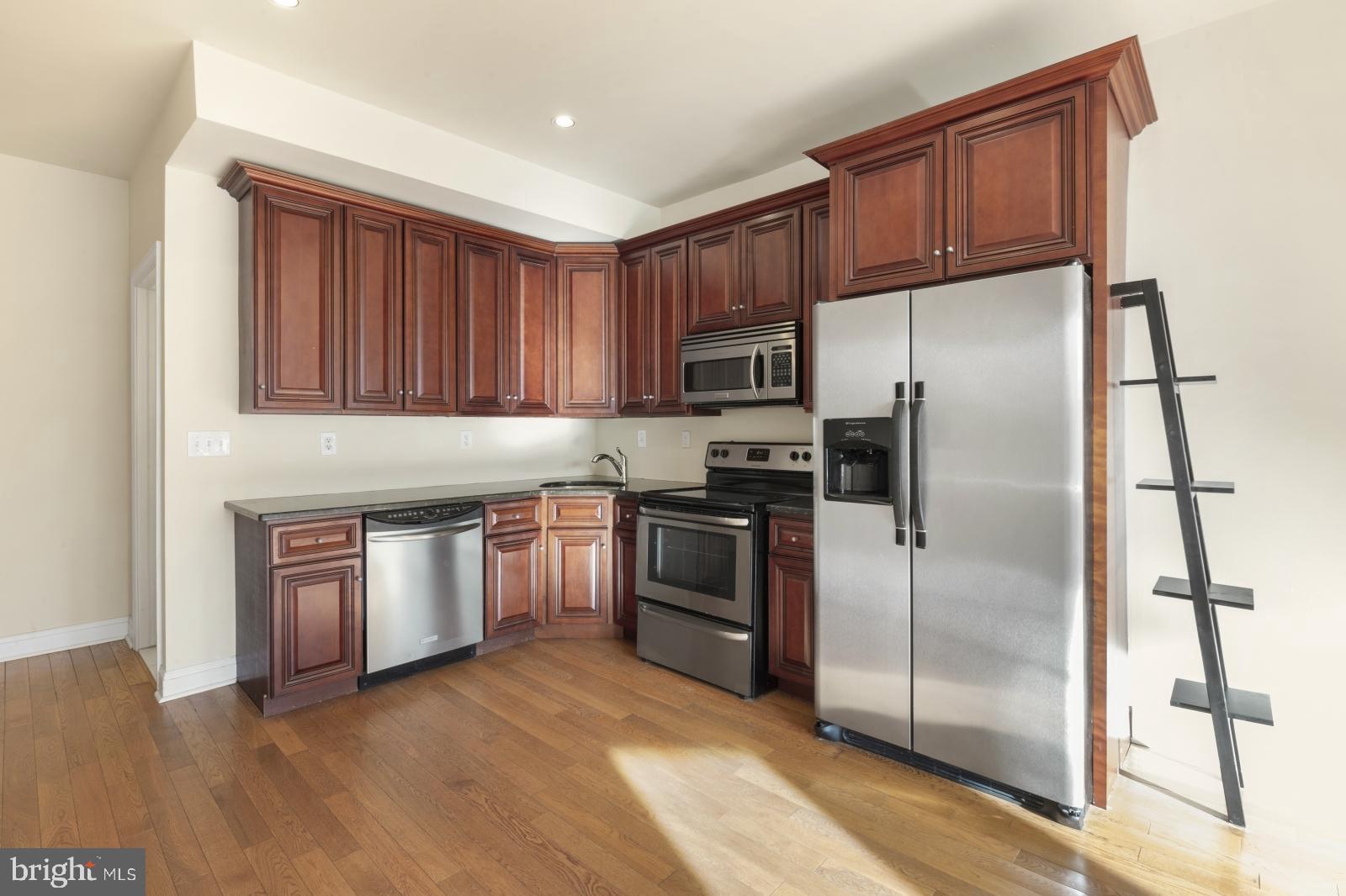2005 Carpenter Street, Unit A Philadelphia, PA 19146 - Photo 4 of 36