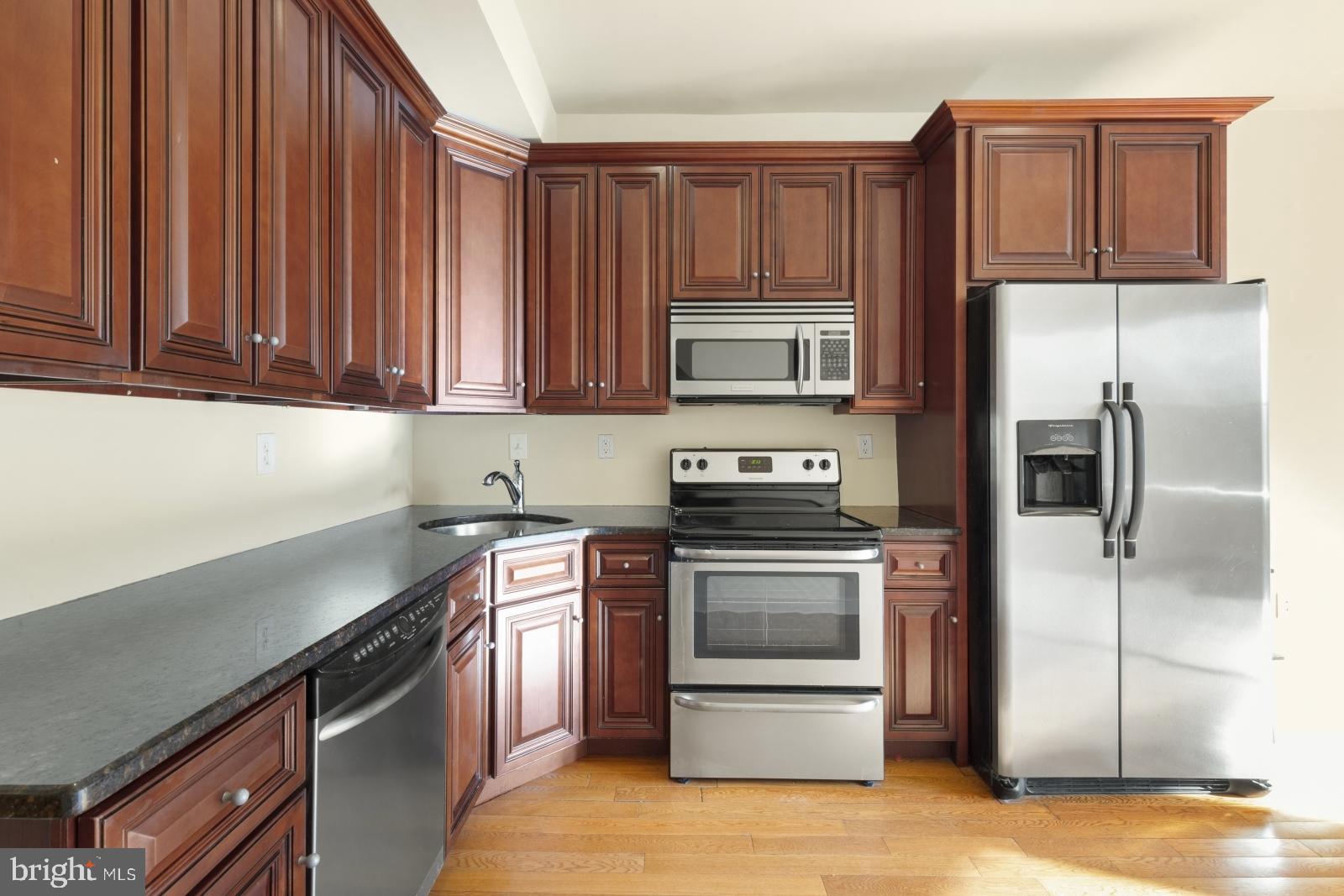 2005 Carpenter Street, Unit A Philadelphia, PA 19146 - Photo 5 of 36