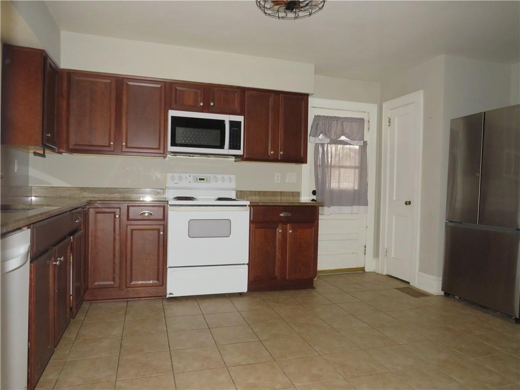 228 Marshall Street Cedartown, GA 30125 - Photo 20 of 22 a kitchen with a stove top oven and refrigerator