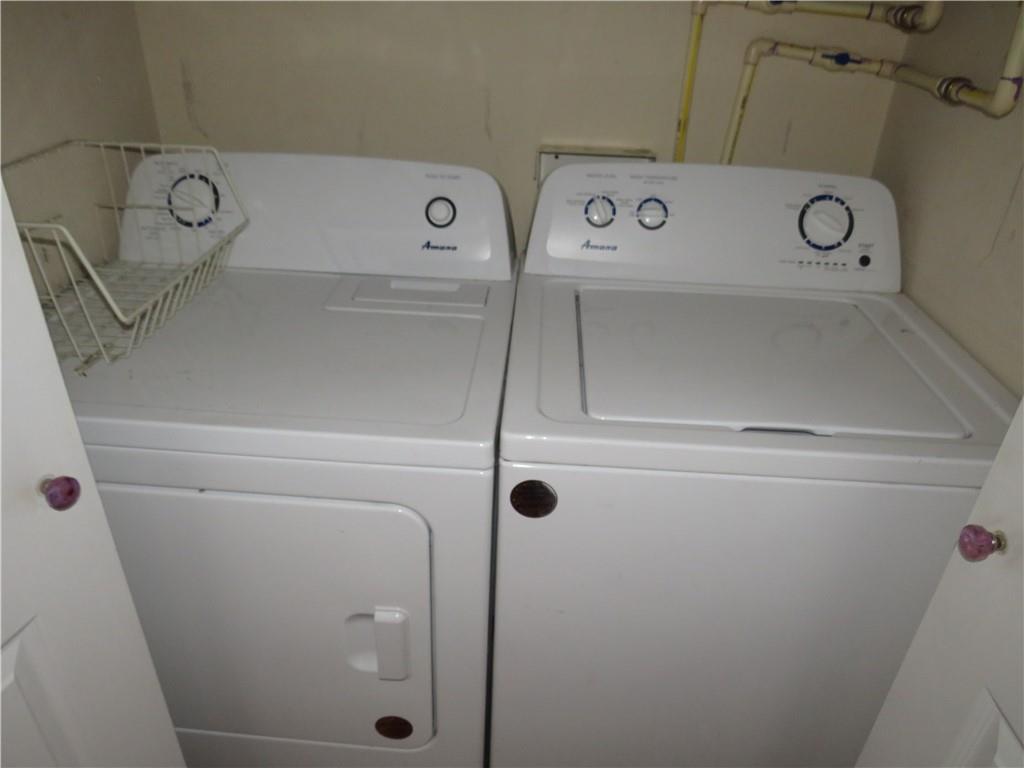 228 Marshall Street Cedartown, GA 30125 - Photo 21 of 22 a close view of a shower in a bathroom