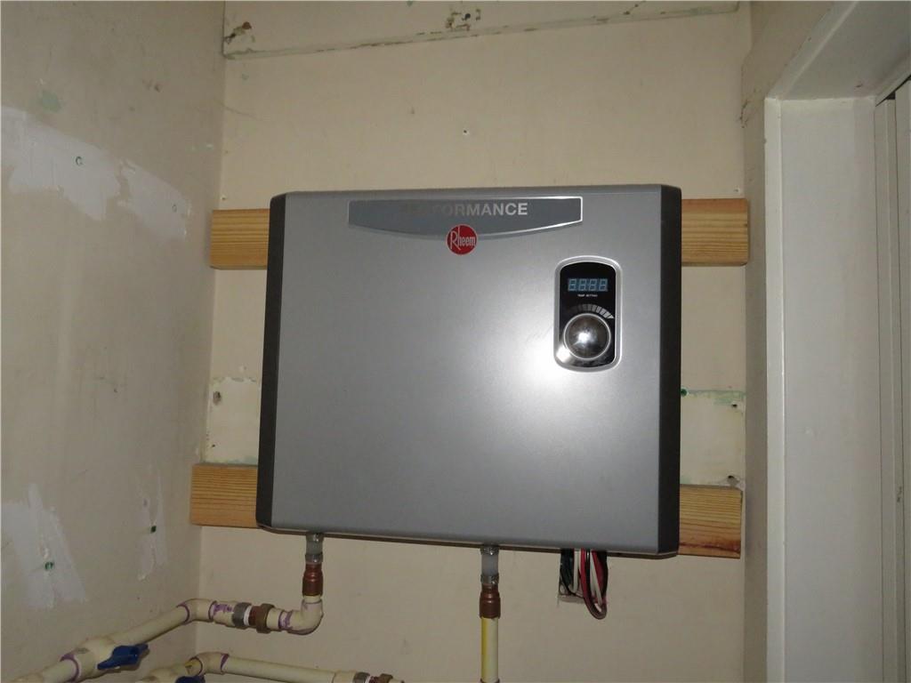 228 Marshall Street Cedartown, GA 30125 - Photo 22 of 22 a bathroom with a sink and a mirror