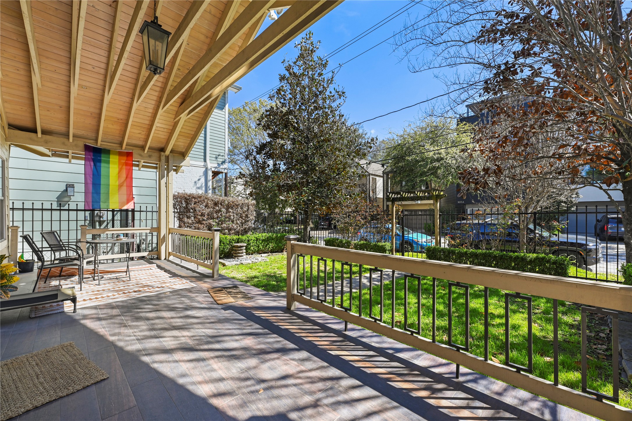 1612 Vermont Street Houston, TX 77006 - Photo 2 of 13