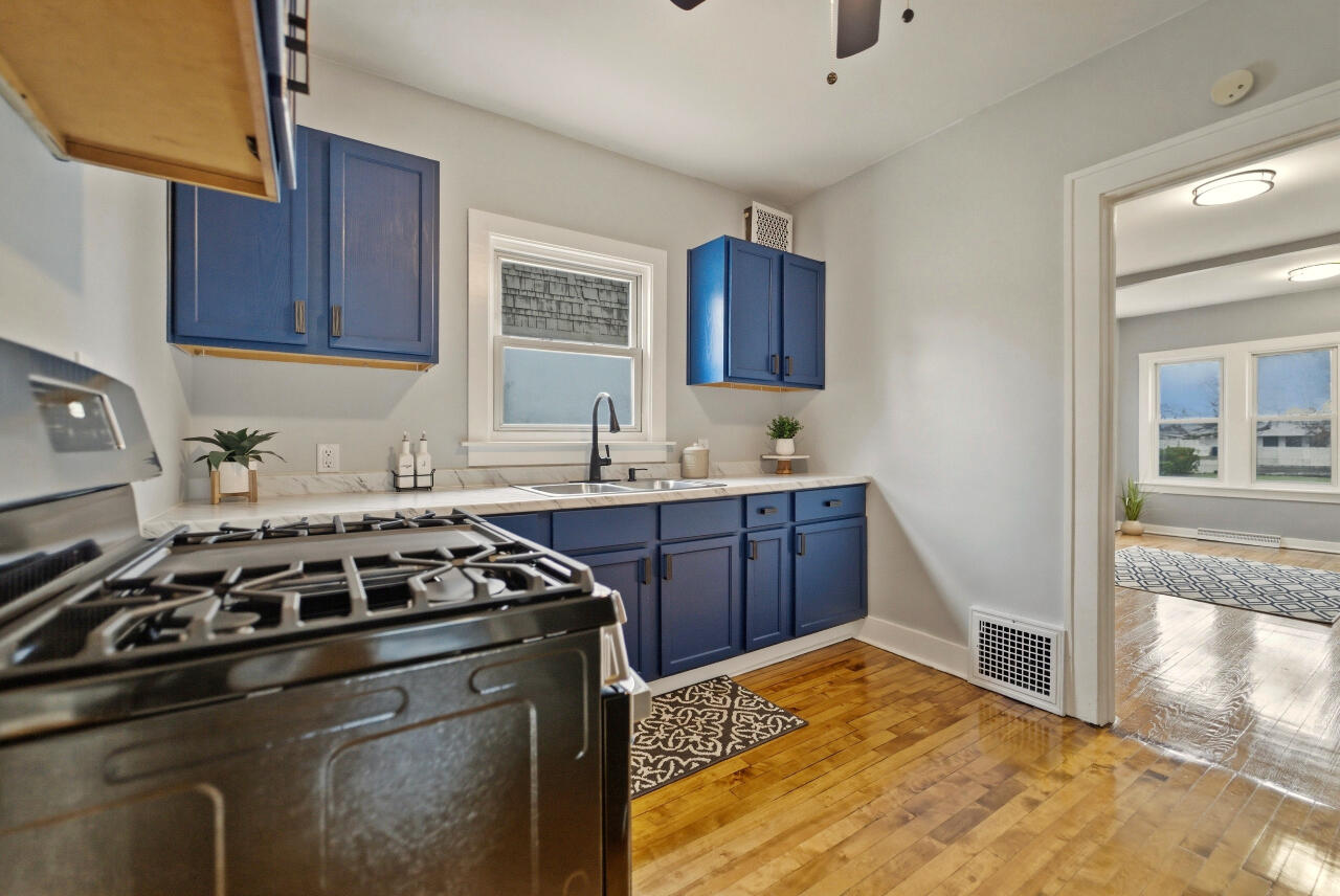 718 Cherry Street Hammond, IN 46324 - Photo 8 of 18 1280x856