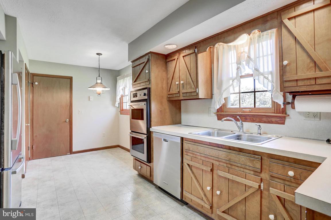 4436 Snavely Road Elizabethtown, PA 17022 - Photo 10 of 16 Gallery Image 10