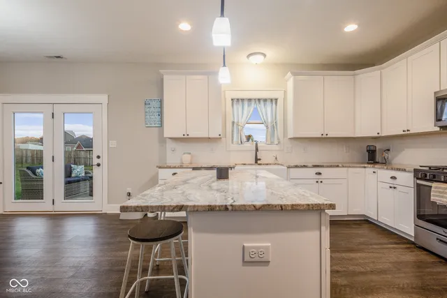 $465,000 | 637 East Benjamin Street, Ellettsville, IN 47429