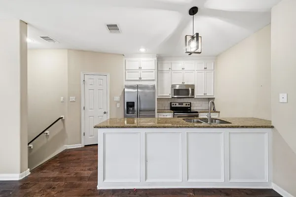 $2,000 | 5303 Avenue J, Houston, TX 77011