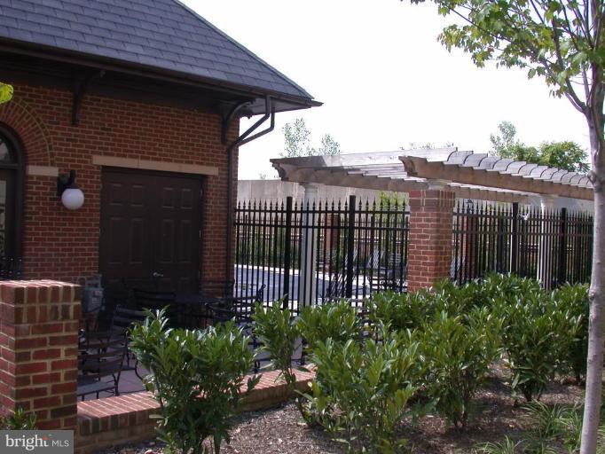 1730 Carpenter Road Alexandria, VA 22314 - Photo 12 of 20 a view of a backyard with plants