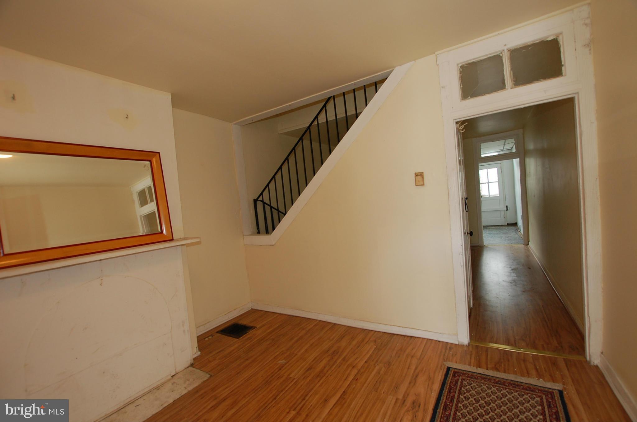 319 West 28th Street Baltimore, MD 21211 - Photo 2 of 11 Living Room