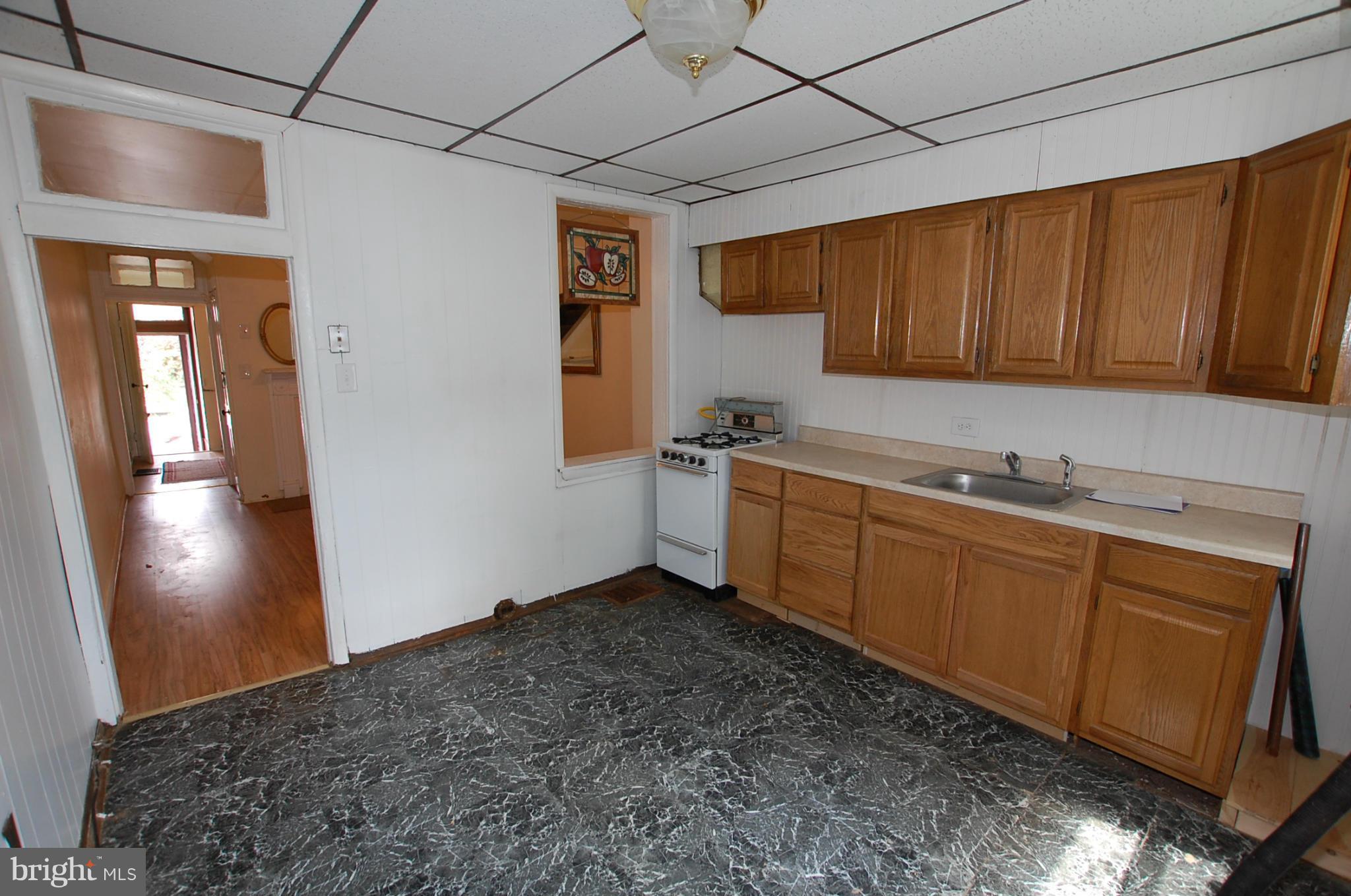 319 West 28th Street Baltimore, MD 21211 - Photo 4 of 11 Kitchen