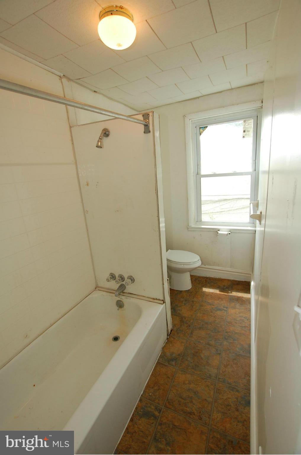 319 West 28th Street Baltimore, MD 21211 - Photo 6 of 11 Bath