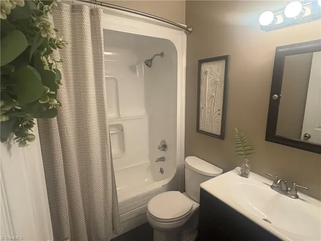 $500,000 | 6517 Blazingwood Drive, Pfafftown, NC 27040