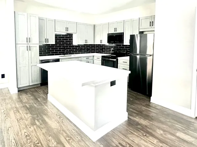 $1,549 | 62 Woodland Hills Drive, Unit B, Conroe, TX 77303