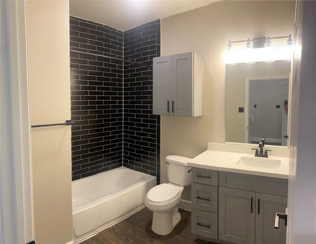 $1,549 | 62 Woodland Hills Drive, Unit B, Conroe, TX 77303