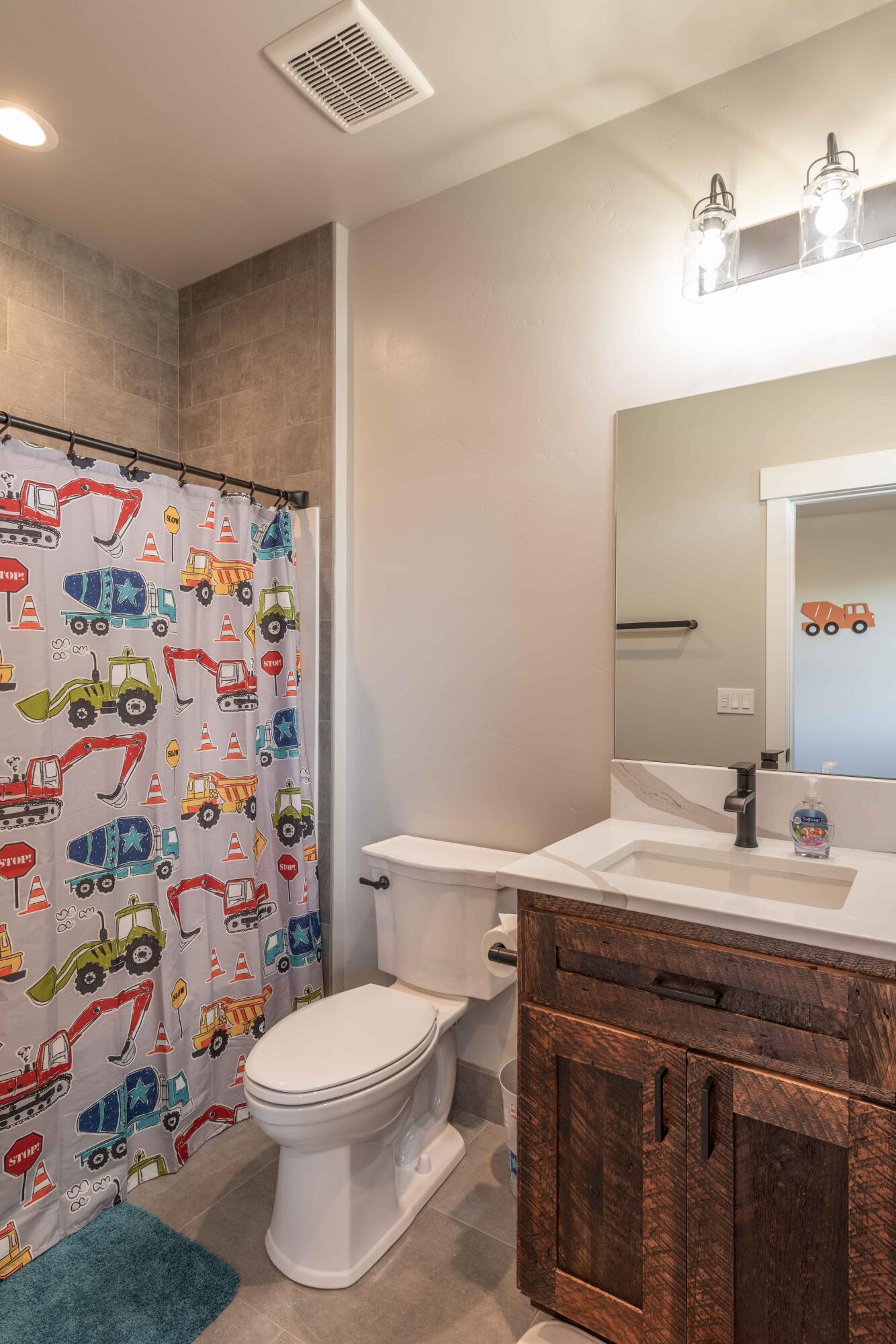 16531 Southwest Ranchview Road Powell Butte, OR 97753 - Photo 22 of 45 Junior Suite Bath 2