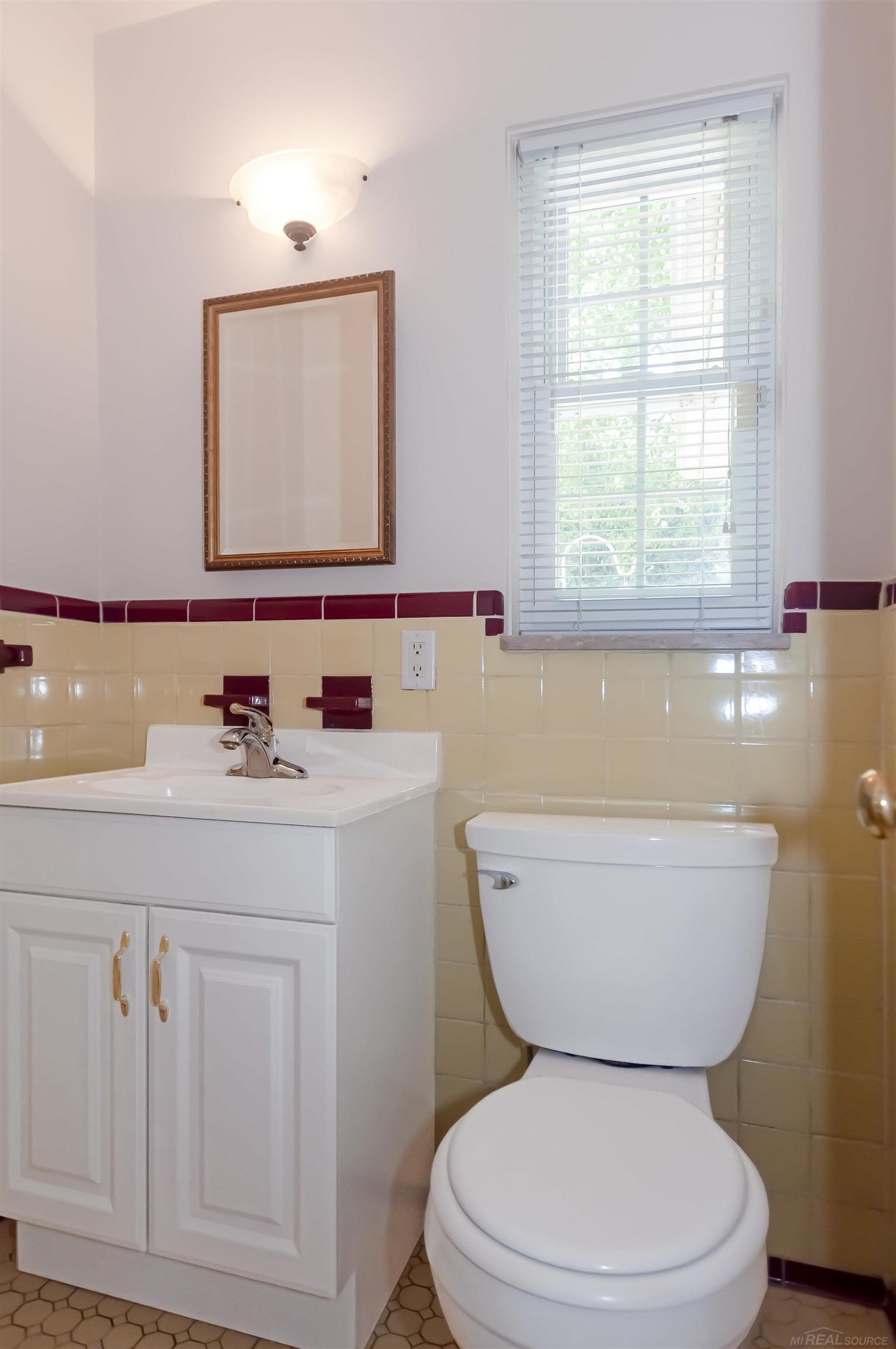880 Shoreham Road Grosse Pointe, MI 48236 - Photo 14 of 46 50085857-13.JPG