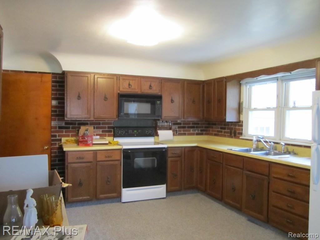 3736 North Main Street Akron, MI 48701 - Photo 4 of 10 3736 main 2014-04-28 018.jpg