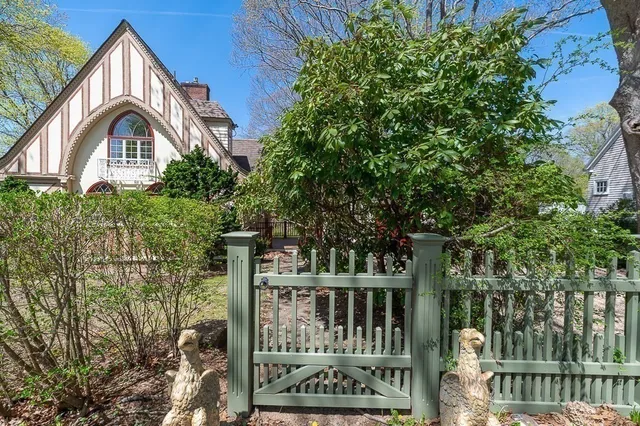 $1,570,000 | 9 Masconomo Street, Manchester, MA 01944