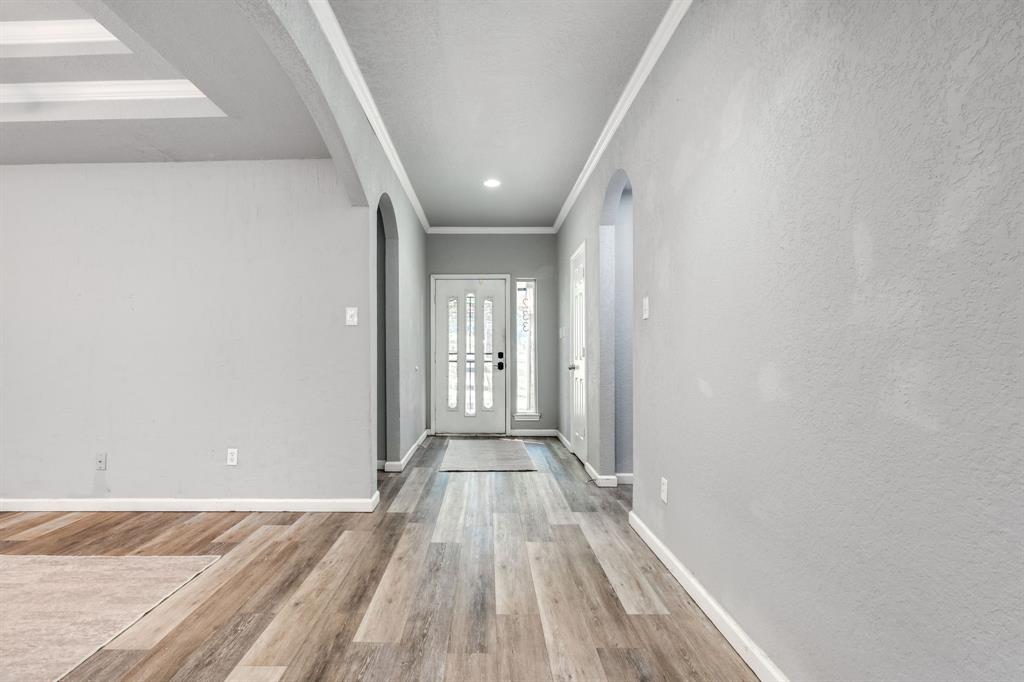 233 Willow Ridge Road Fort Worth, TX 76103 - Photo 2 of 40