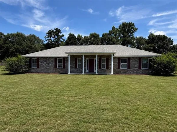 $285,000 | 1359 Gloria Trail Northeast, Brookhaven, MS 39601