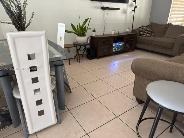 $2,500 | 6962 Northwest 179th Street, Unit 2016, Hialeah, FL 33015