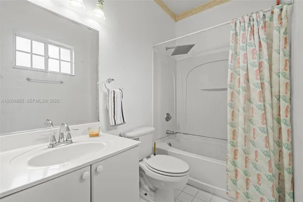 $2,400 | 6962 Northwest 179th Street, Unit 201, Hialeah, FL 33015