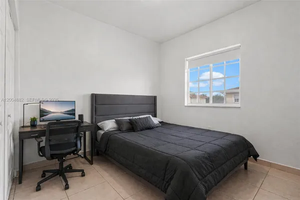 $2,400 | 6962 Northwest 179th Street, Unit 201, Hialeah, FL 33015