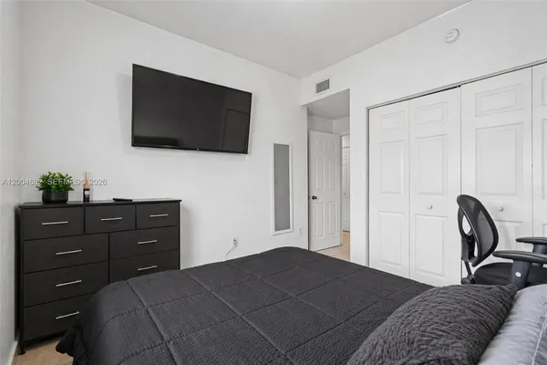 $2,400 | 6962 Northwest 179th Street, Unit 201, Hialeah, FL 33015