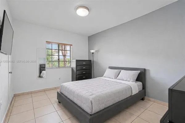 $2,400 | 6962 Northwest 179th Street, Unit 201, Hialeah, FL 33015