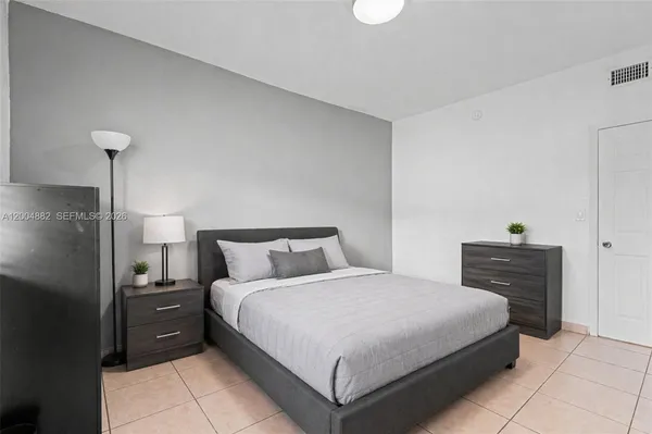 $2,400 | 6962 Northwest 179th Street, Unit 201, Hialeah, FL 33015