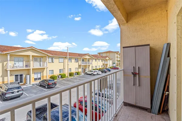 $2,400 | 6962 Northwest 179th Street, Unit 201, Hialeah, FL 33015