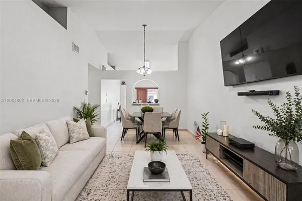 $2,400 | 6962 Northwest 179th Street, Unit 201, Hialeah, FL 33015