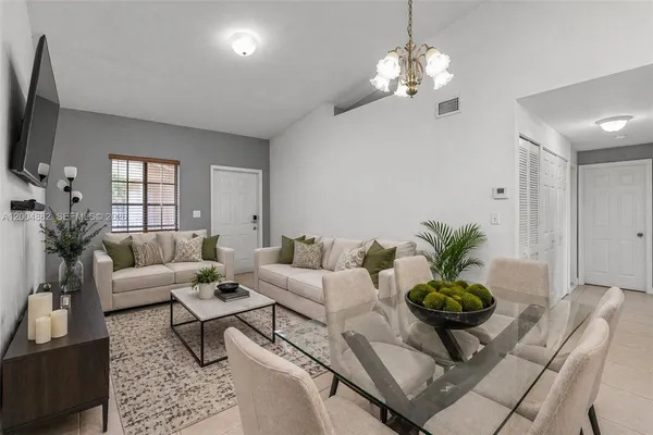 $2,400 | 6962 Northwest 179th Street, Unit 201, Hialeah, FL 33015