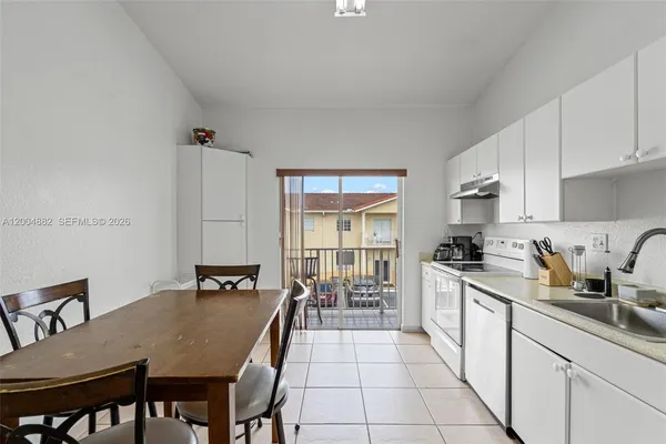 $2,400 | 6962 Northwest 179th Street, Unit 201, Hialeah, FL 33015