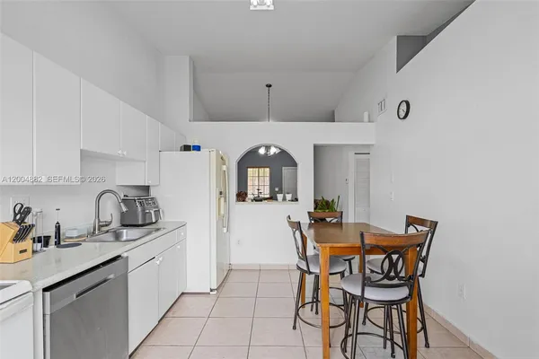 $2,400 | 6962 Northwest 179th Street, Unit 201, Hialeah, FL 33015