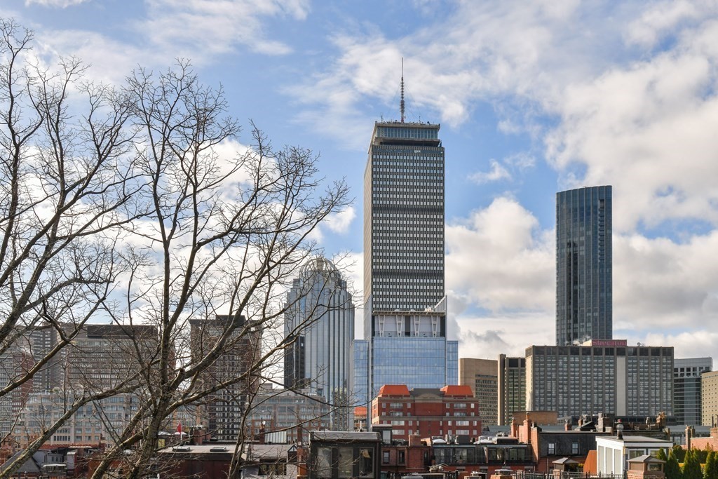 361 Beacon Street, Unit 3 Boston, MA 02116 - Photo 14 of 23 a city view with lot of buildings