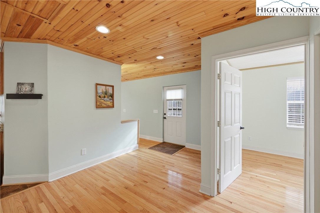 424 Mckinley Ridge Road Lansing, NC 28643 - Photo 6 of 32