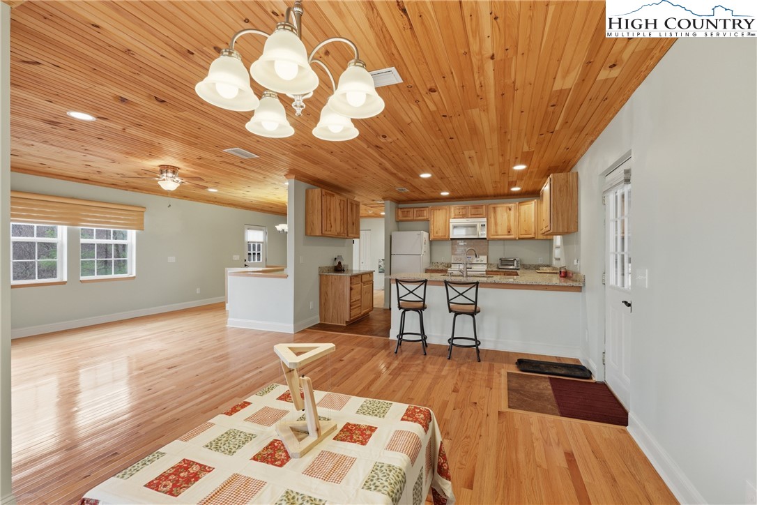 424 Mckinley Ridge Road Lansing, NC 28643 - Photo 10 of 32