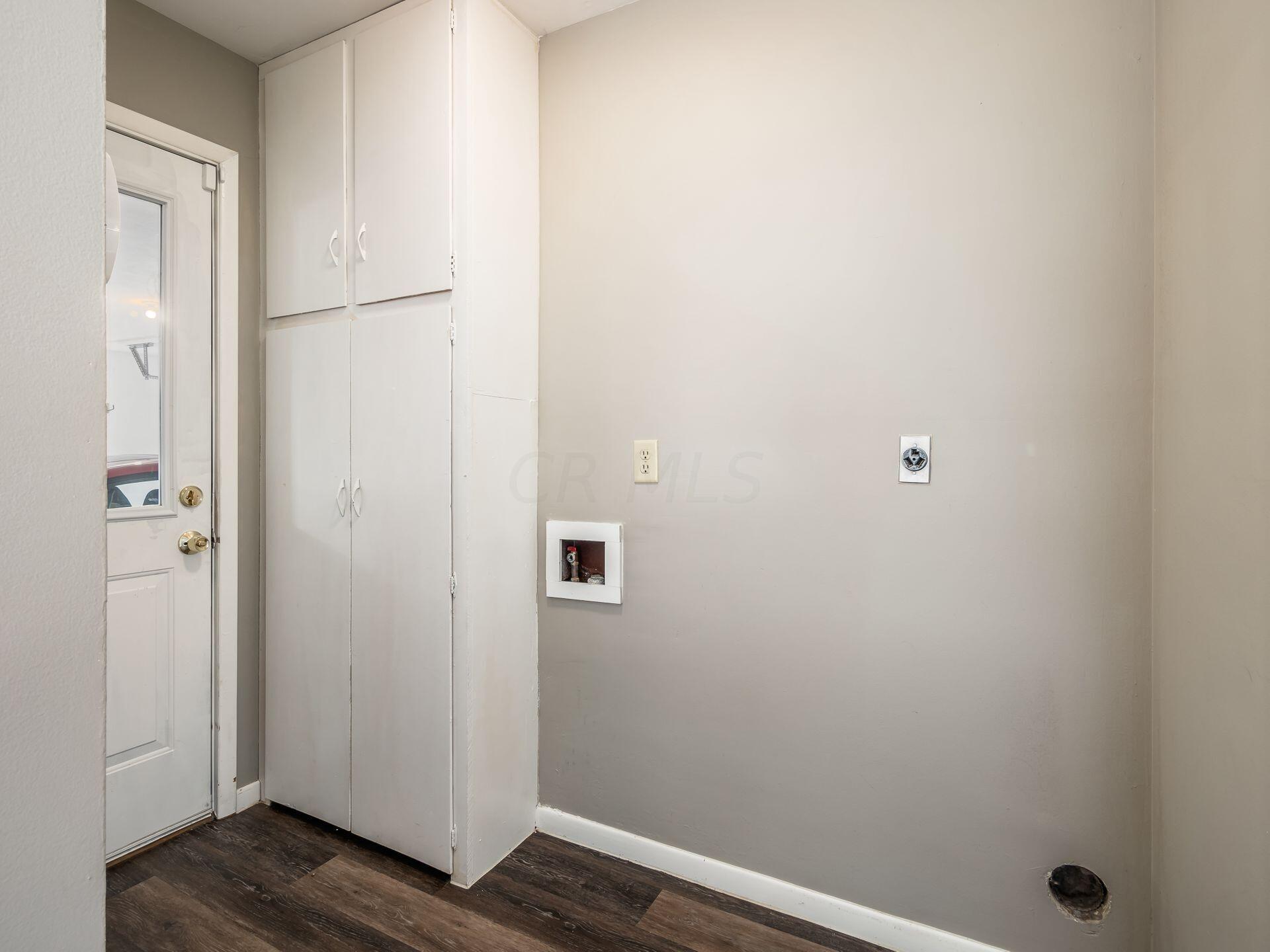 5474 Hoover Road Grove City, OH 43123 - Photo 19 of 48 Laundry