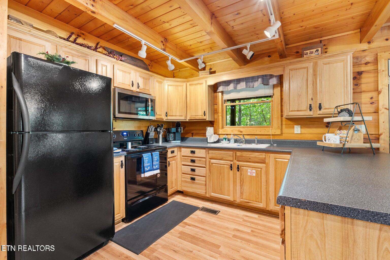 2217 Red Bud Road Sevierville, TN 37876 - Photo 11 of 46 Kitchen