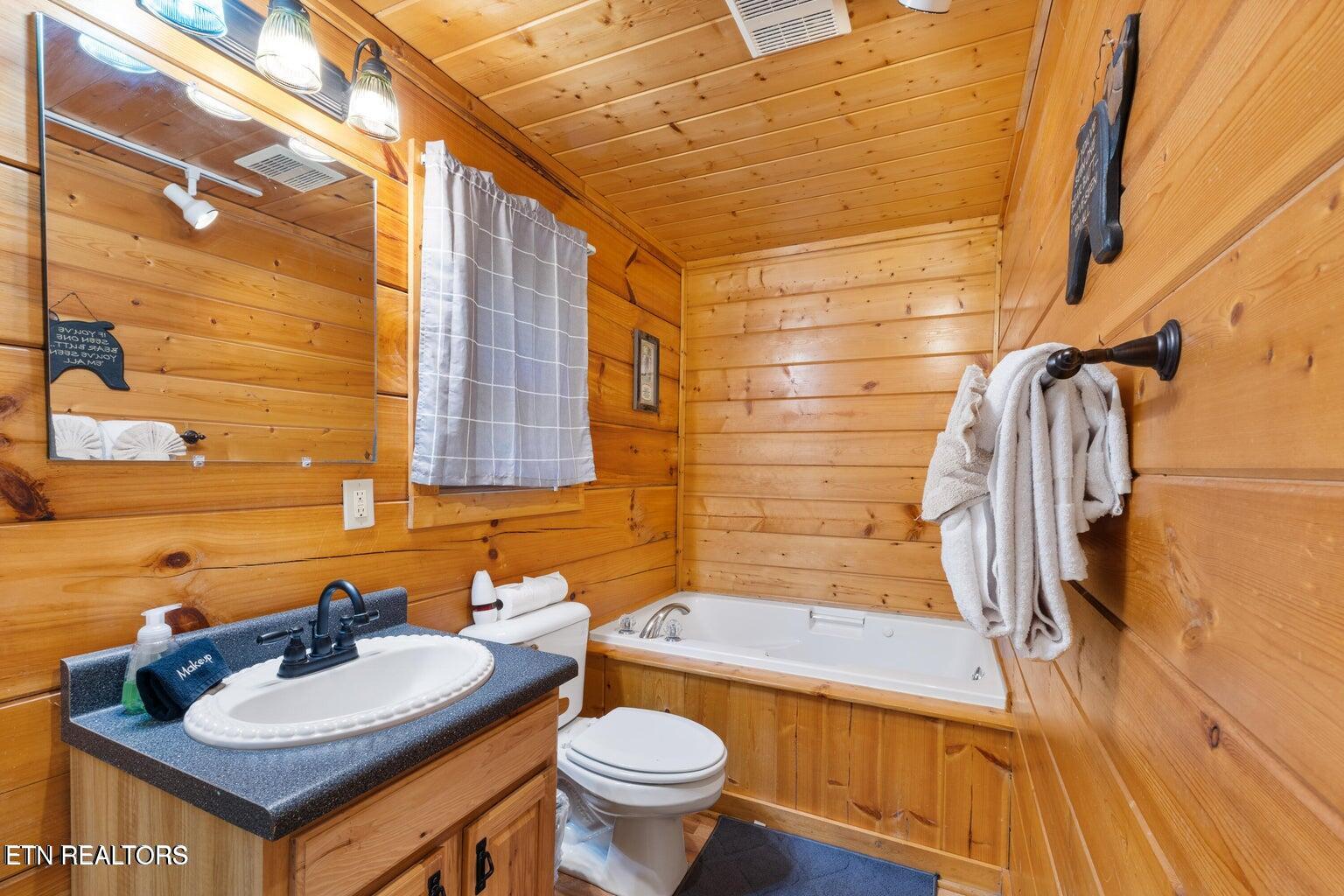2217 Red Bud Road Sevierville, TN 37876 - Photo 21 of 46 Primary Bath - Main Floor
