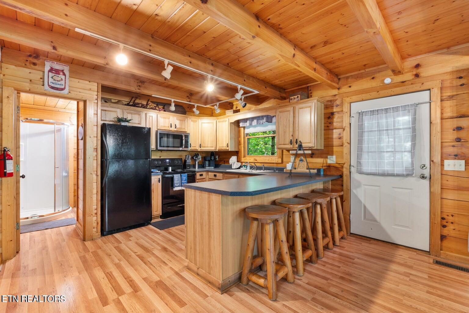 2217 Red Bud Road Sevierville, TN 37876 - Photo 10 of 46 Kitchen / Breakfast Bar
