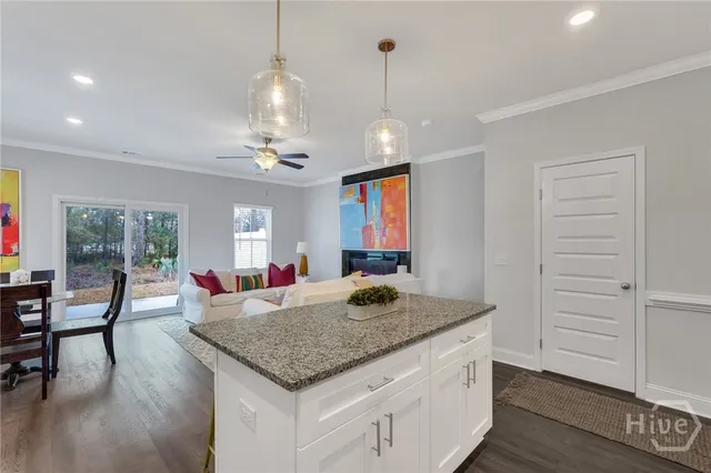 $1,990 | 5794 Ogeechee Road, Unit 202, Savannah, GA 31405