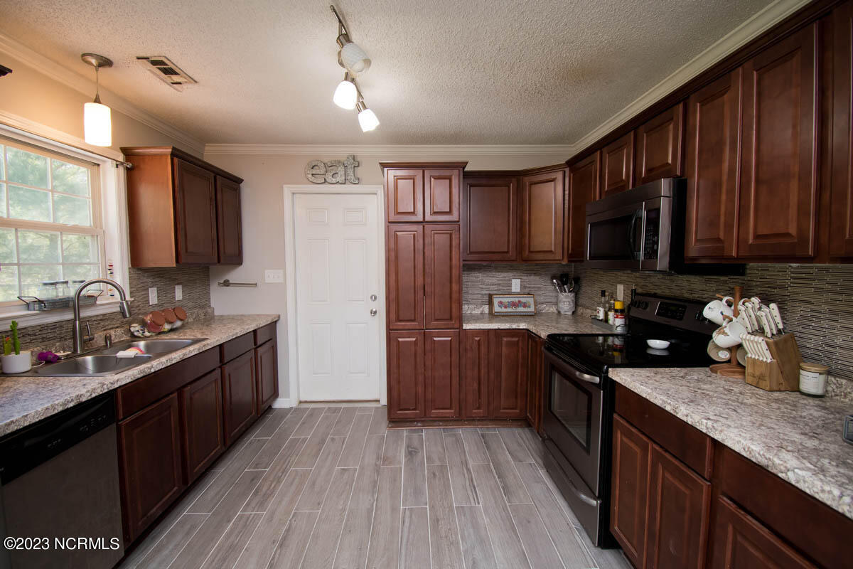249 Sand Ridge Road Hubert, NC 28539 - Photo 5 of 27 beautiful kitchen